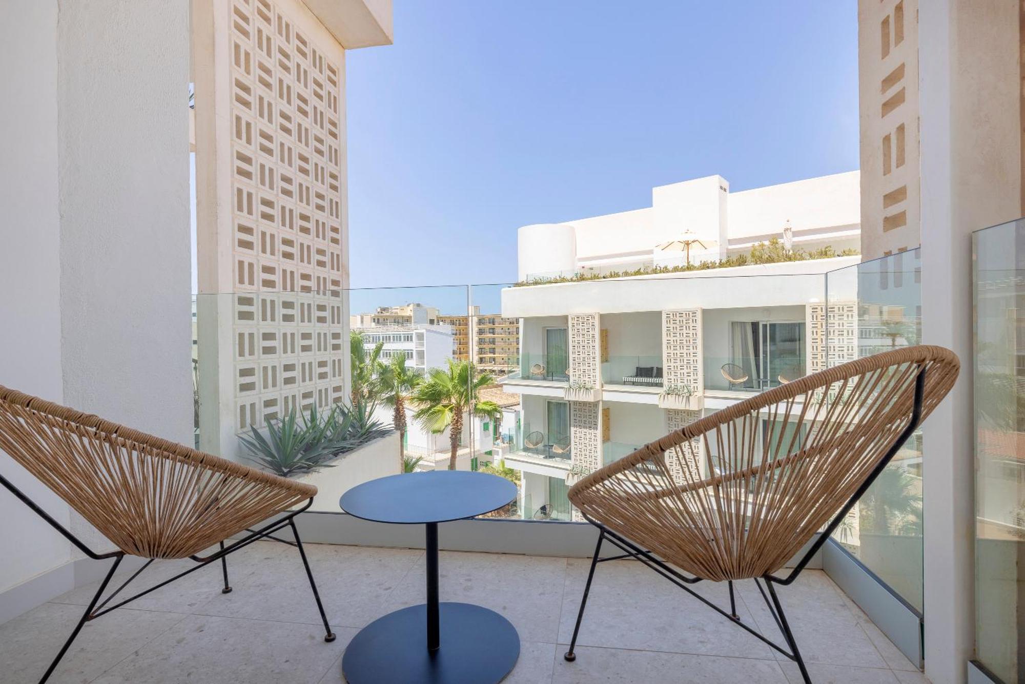 ホテル Hm Ayron Park - Adults Only プラヤ・デ・パルマ エクステリア 写真 A balcony at the hotel