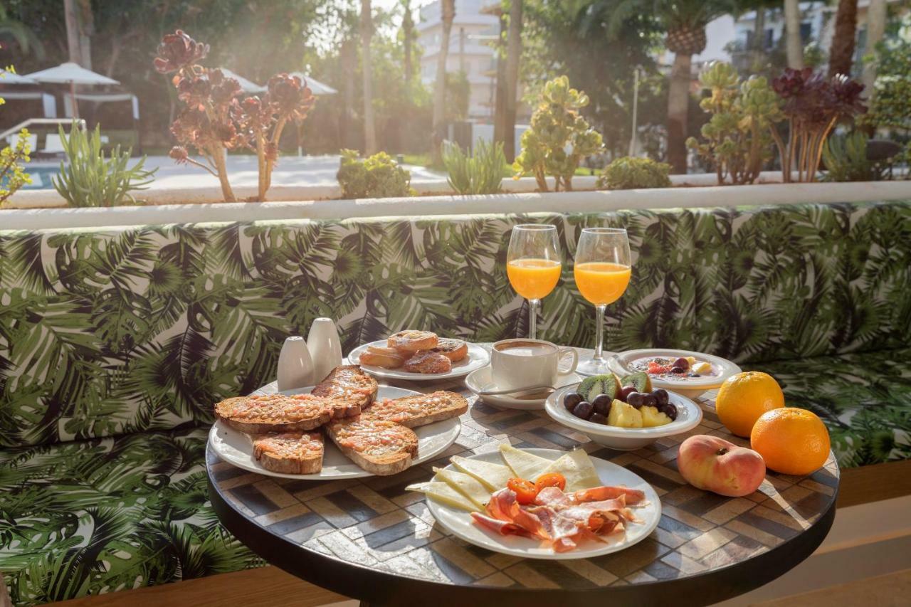 ホテル Hm Ayron Park - Adults Only プラヤ・デ・パルマ エクステリア 写真 A typical breakfast