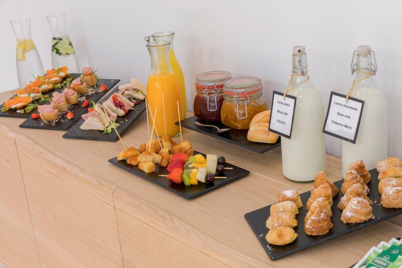 ホテル Hm Ayron Park - Adults Only プラヤ・デ・パルマ エクステリア 写真 A continental breakfast